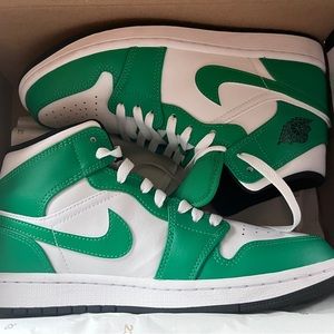 Nike NIB Air Jordan 1 mid “Lucky Green”